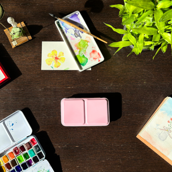 Boîte aquarelle en métal rose bureau