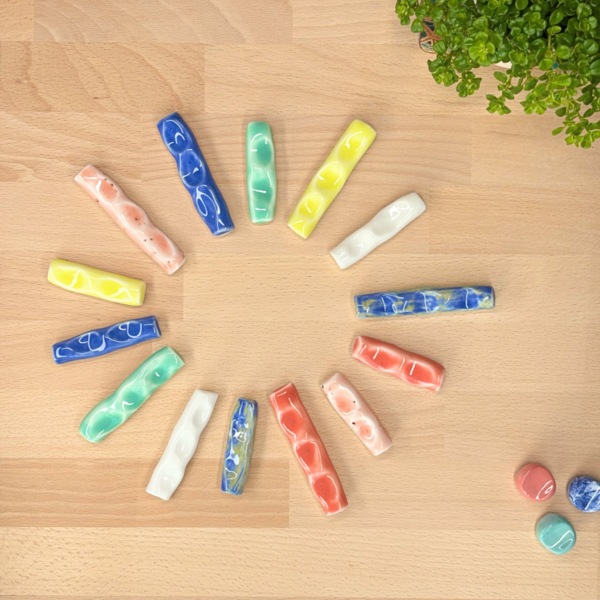 My Rock Way x Gaëlle D Repose-pinceau série Réglisse Couleur disponibles: bleu artiste, bleu caprice, rose sauvage, vert céladon, blanc neige, jaune Monaco, rouge, corail